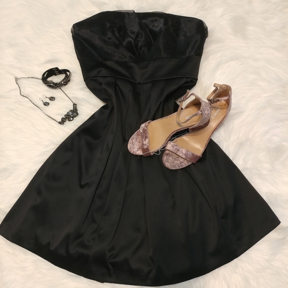 NWT White House Black Market Black Strapless Dress - Picture 3 of 9